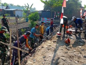 Pengamanan Jalan Desa Parangjoro: Talud Dibarukan oleh TMMD Reguler Kodim 0726/Sukoharjo