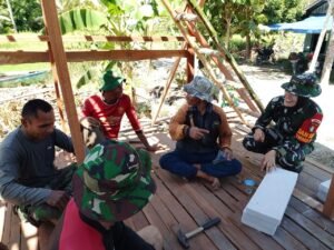 Warga Desa Tamban Bangun dan Satgas TMMD Terlihat di Lokasi Pembangunan Pos Kamling