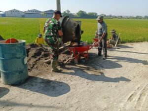 Kehadiran Personel Satgas TMMD ke-129 Kodim 0726/Sukoharjo Bergerak di Desa Parangjoro