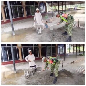 Semangat Saling Membantu di Tanoh Merah, Babinsa Turut Kerjakan Pembangunan Rumah
