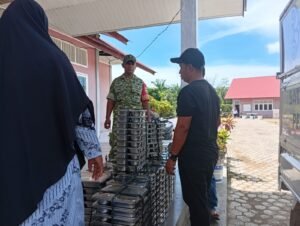 Siswa SMKN 1 Darul Hikmah Terima Makanan Bergizi Gratis dengan Pendampingan Babinsa